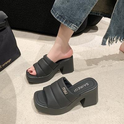 Крутые шлепанцы на высоком каблуке для женщин для ношения на улице 2024 лето новые простые повседневные на толстом каблуке на высоком каблуке шлепанцы на одно слово для женщин