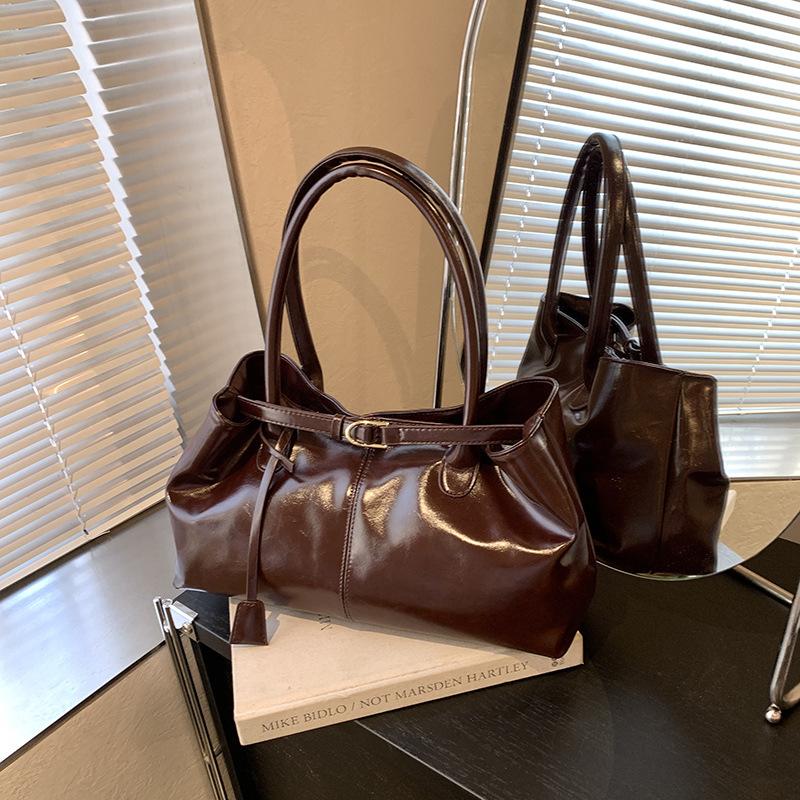 Осень и зима ретро большая вместимость мягкая кожаная сумка женская 2025 новая повседневная для поездок на работу сумка через плечо портативная сумка-тоут