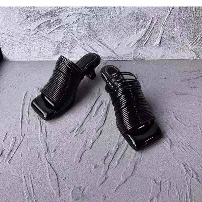 Мода 2024 года, новые женские тапочки, модный дизайн, танкетка, кожа, рыбий рот, шлепанцы, летние вечерние, простые, низкие, резиновые женские сандалии