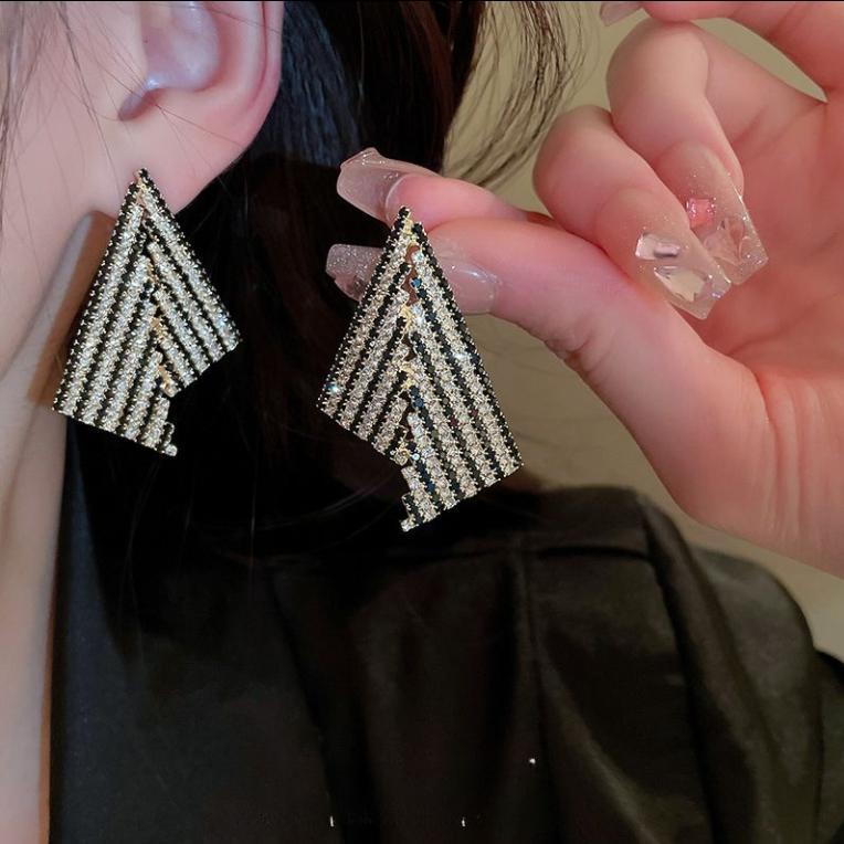 Черные длинные серьги женские 2024 новая волна корейские онлайн знаменитости темперамент знаменитости преувеличенные модные серьги