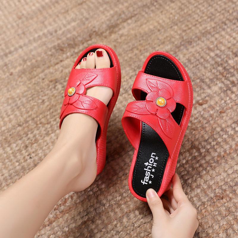 Сандалии и тапочки, женская летняя верхняя одежда, нескользящая домашняя пляжная обувь для ванной на толстой подошве, женские тапочки с мягкой подошвой на танкетке