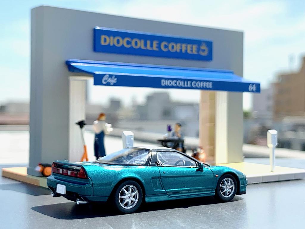 TOMYTEC DioColle 64 1/64 #CarSnap 21a Cafe Terrace ABS Resin/PVC Figure and Accessories (Painted, Partially Assembled) + Die-Cast Miniature Car Set