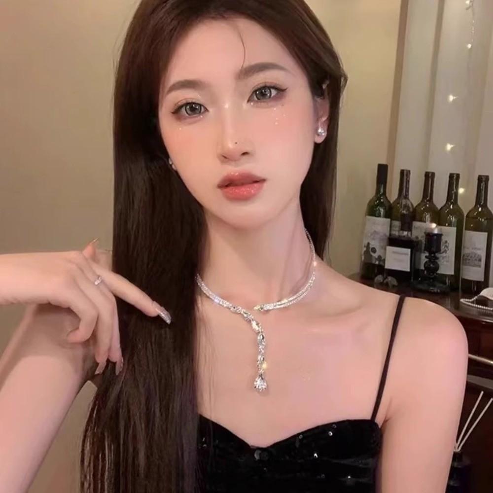 Temperament Collar Style Rhinestone Choker Water Drop Sparkling Zircon Crystal Necklace Light Luxury Women Neck Jewelry Wedding