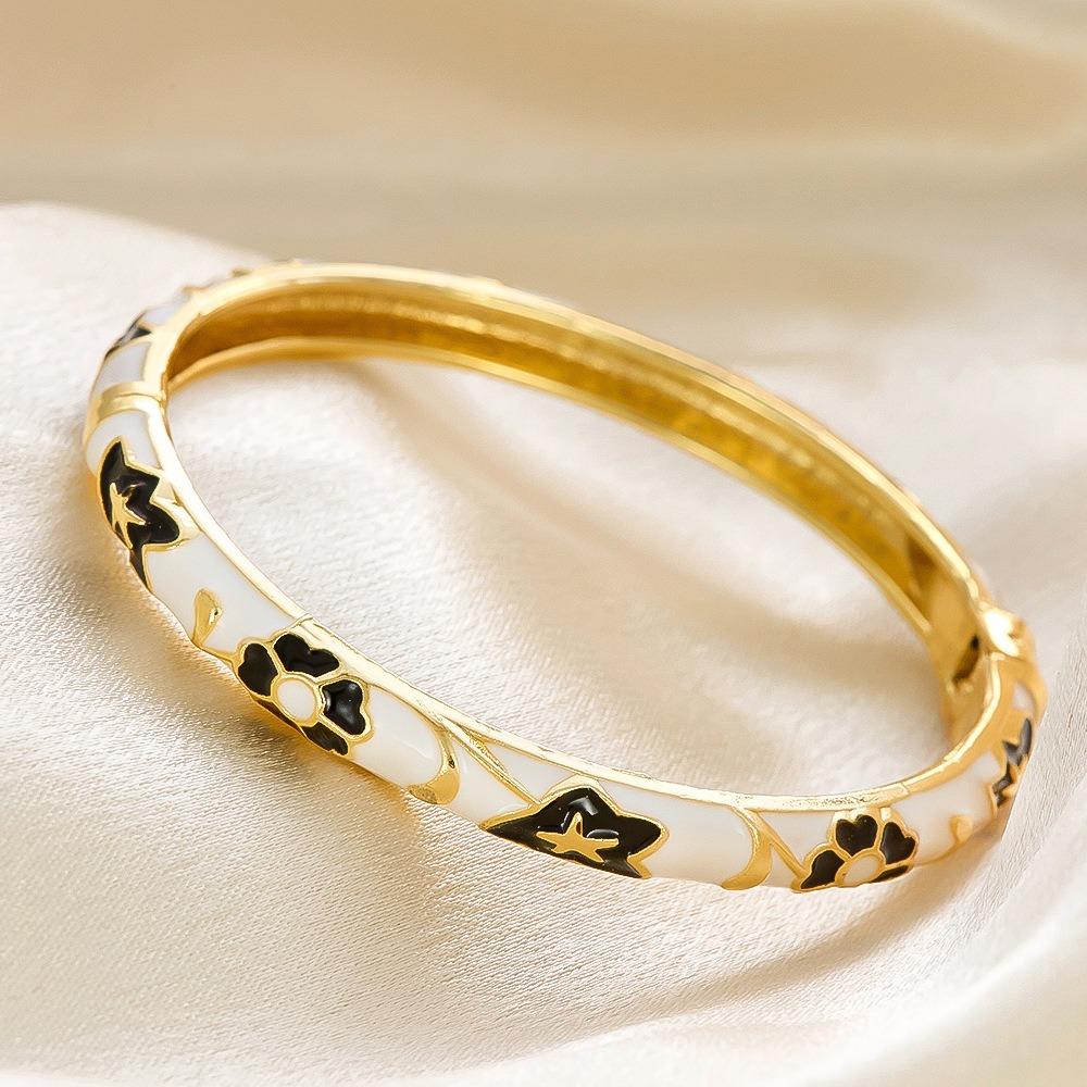Elegant Enamel Dropped Glaze Flower Texture Closed End Bracelet For Women Retro Gold Copper Metal Bracelet Party Zircon Gifts