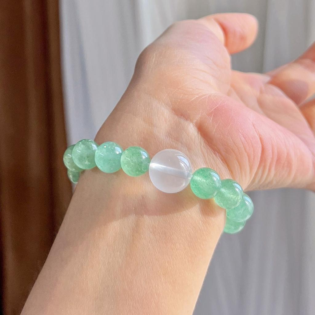High Quality Natural Green Strawberry Crystal Milk White Crystal Bracelet Bracelet.