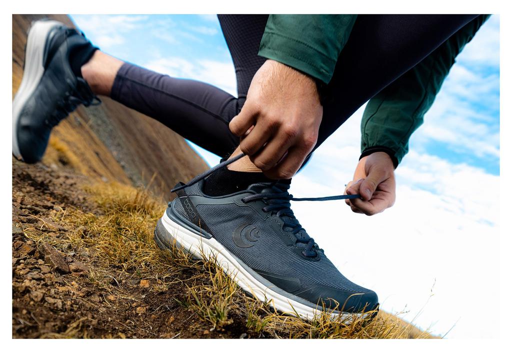 Кроссовки TRAVERSE MENS см [Topo Athletic] Серый/Уголь 25.5