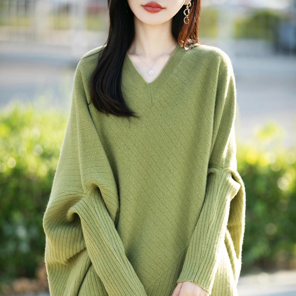 Elegant V-Neck Women's Wool Sweater - Autumn/Winter Fashion: Versatile and Stylish Loose Fit