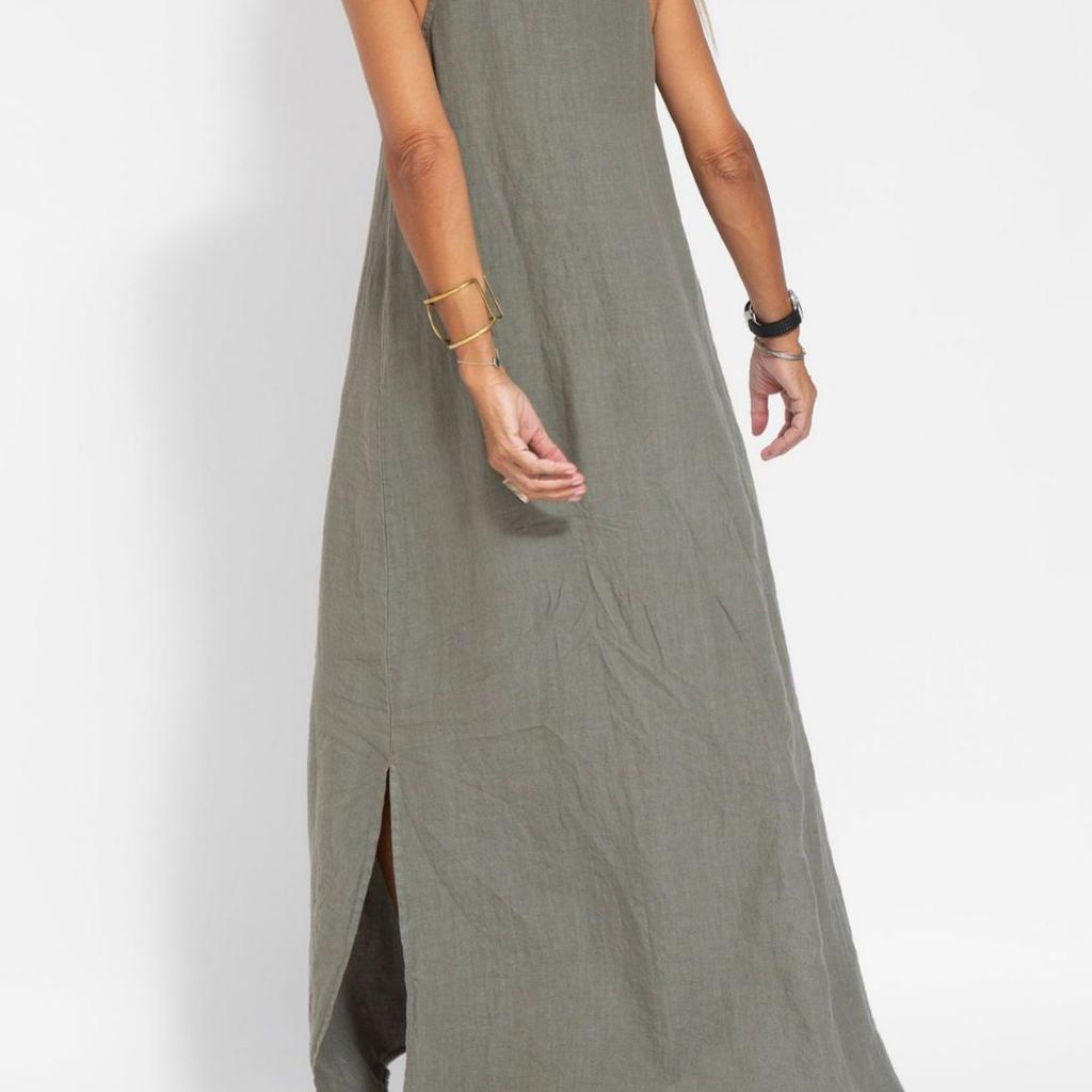 Стильное повседневное платье с разрезом на шее