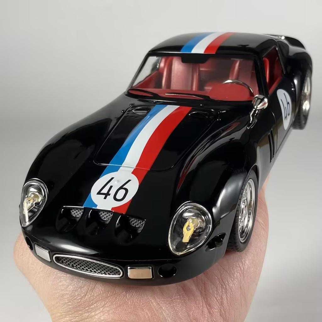 1:24 250 GTO Суперкар Сплав Металл Литье под Давлением Модель Автомобиля Звук и Свет Домашний Модный и Настольный Дисплей Украшение Подарок на День Рождения для Мальчика