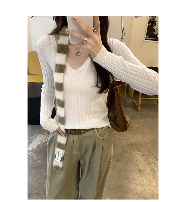 Korean Chic White V-Neck Slim Knit Long-Sleeve Top for Women - Autumn/Winter
