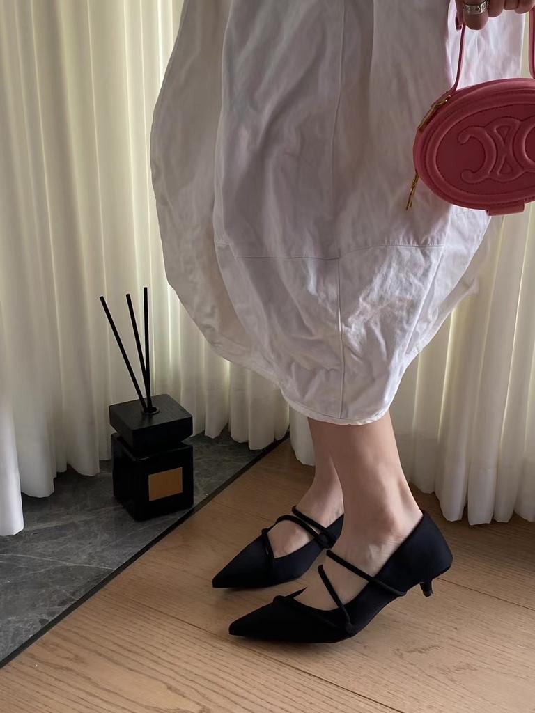 Модные туфли-лодочки с острым носком для женщин 2024 года. Новые поступления. Модные туфли на тонком среднем каблуке. Серебристо-черные туфли для офиса и вечеринок. Туфли с перекрещивающимися резинками.