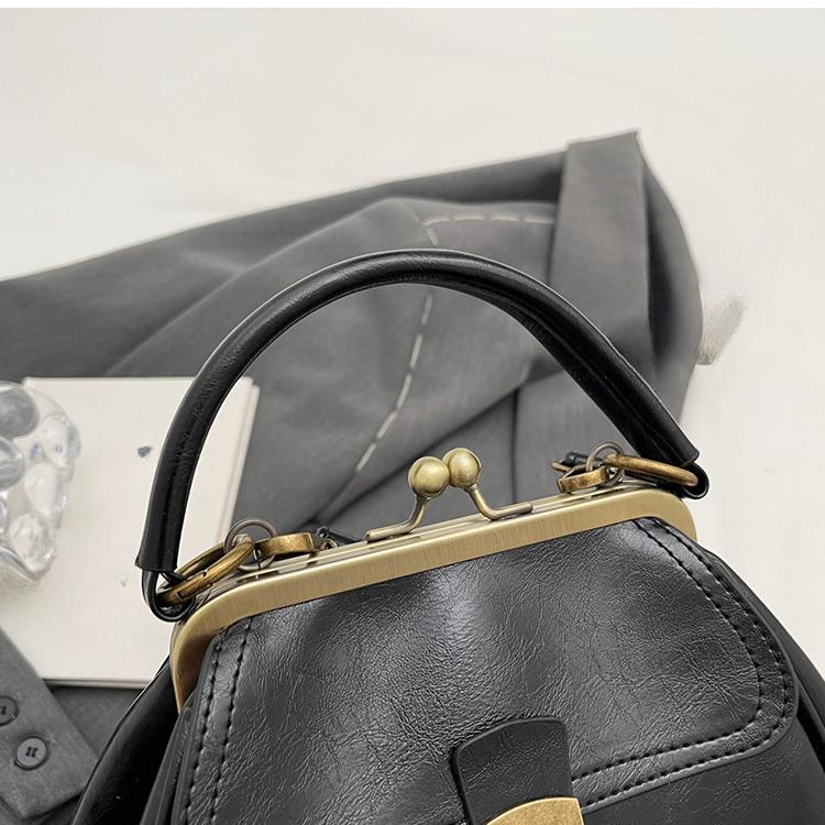 High Quality Handbag for Women 2024 New Retro and Fashionable Single Shoulder Shell Bag Niche Clip Crossbody Bag