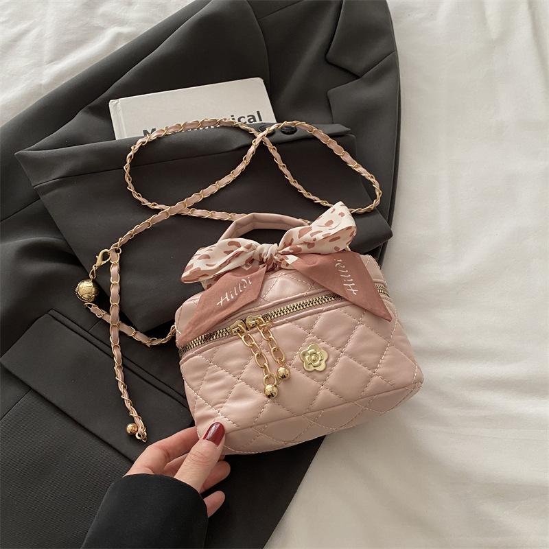 2025 New Spring Portable Small Bag Diamond Chain Bag Messenger Bag Mini Mini Small Bag Women