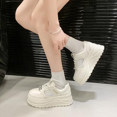 Премиальный сенс универсальные белые туфли на толстой подошве с круглым носком женские популярные кеды 2025 супер горячие новые весенне-осенние повседневные спортивные туфли