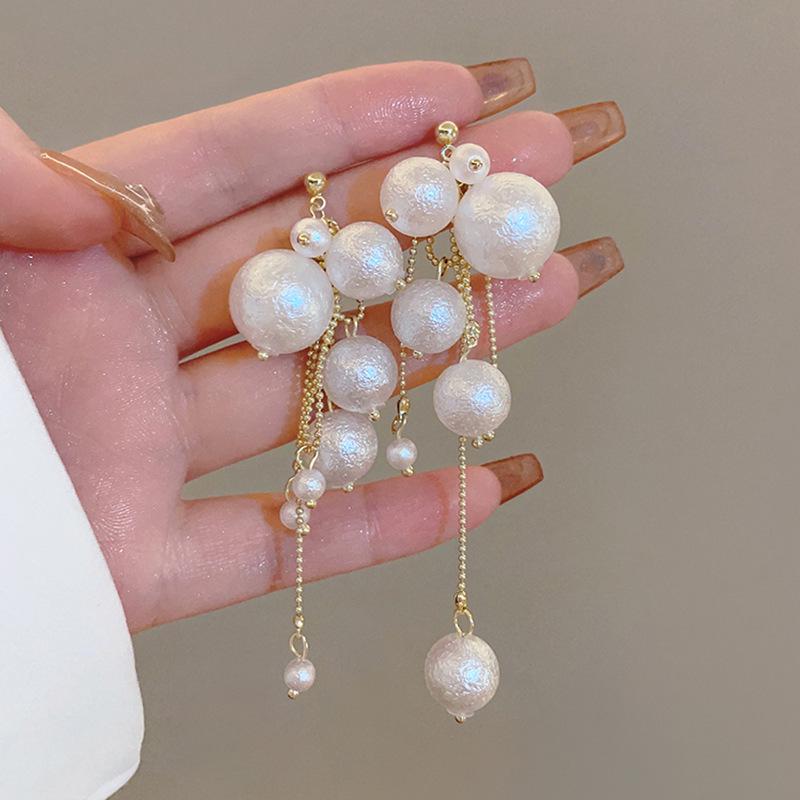 2023 High-End French Pearl Earrings: Light Luxury, Unique Design for Women