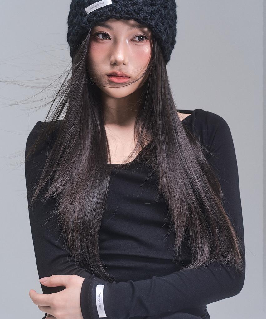 ZEROPLANET Chloe Asymmetrical Sleeve Top [Black]
