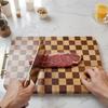 Утолщенная разделочная доска-шахматная доска из каучукового дерева с ручкой из нержавеющей стали