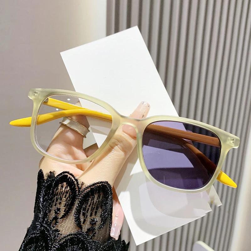 New Minimalist Women Photochromic Myopia Glasses Retro Tea Anti Blue Light Glasses Outdoor Color Changing Near Sight Glasses