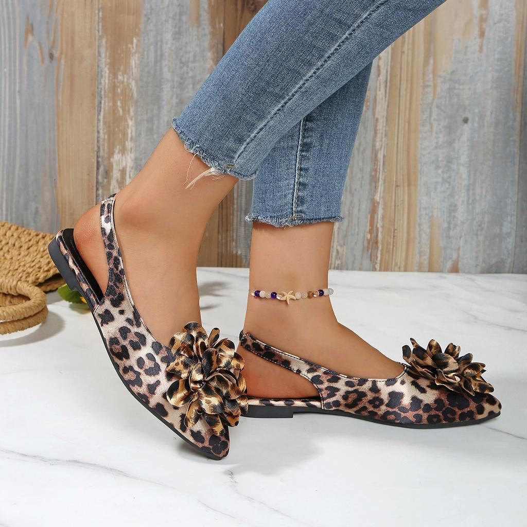 Fashion Classic Big Flower Pointed Toe Sandals Women 2025 Summer Flat Heels Light Weight Shoes Women Comfortable Daily Leopard Shoes