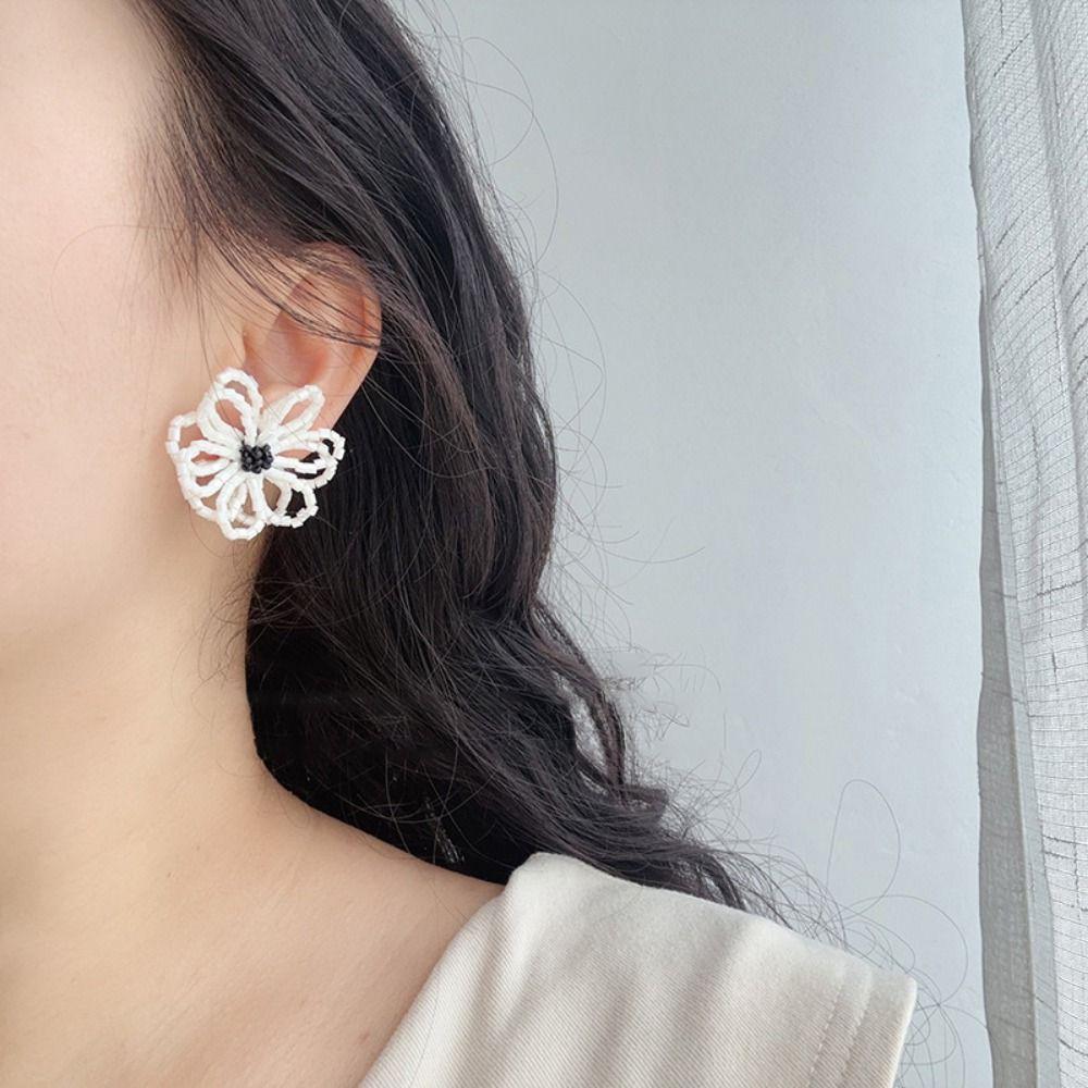 2Pcs Beaded Flower Craft DIY Beaded Flower Hollow Structure Brooch Pin Charms DIY Craft Projects
