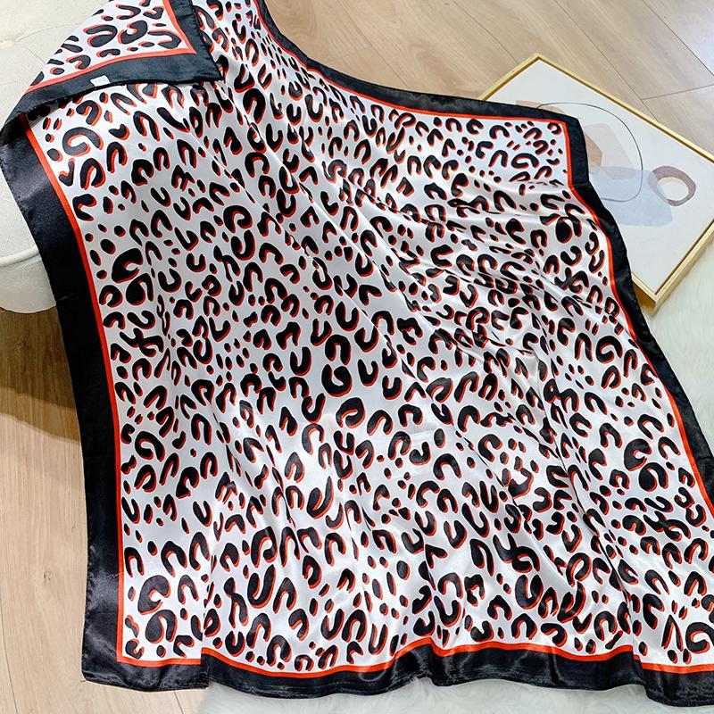 Popular Shawls Europe And America Fashion Bandannas Wild Leopard Print Sunscreen 90X90CM Bandanna Luxury Square Silk Scarves