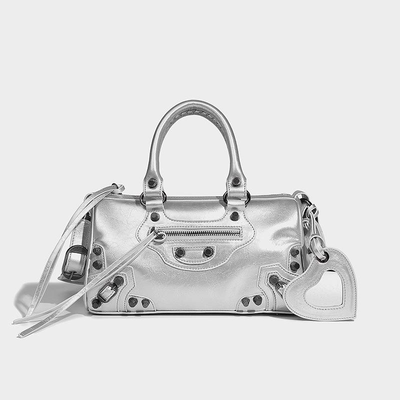 Новая сумка для мотоцикла Rivet Dark: Стильная вместительная сумка-тоут через плечо для модных женщин