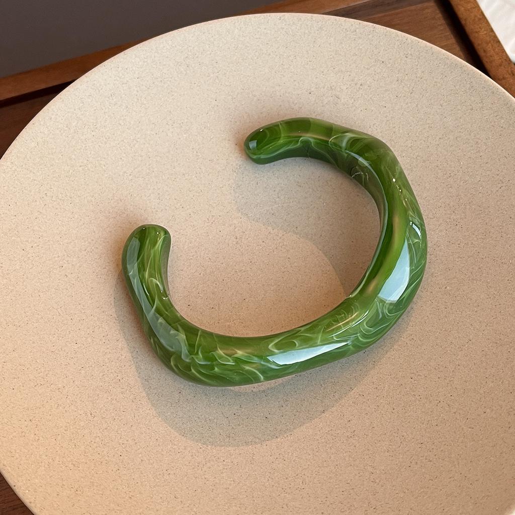 Модные уникальные нерегулярные акриловые браслеты-манжеты для женщин, простая текстура, многоцветный геометрический открытый браслет, женские ювелирные изделия