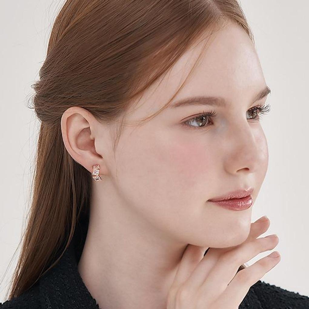 [ELLE Jewelry] 14K GF Square Carved Two-Pin Earrings ELGPEE543