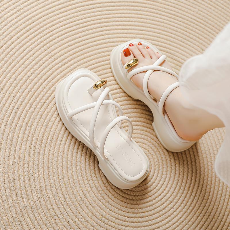 Серебристые высококлассные шлепанцы на толстой подошве, женские, лето 2025, новая модная уличная одежда, шлепанцы-вьетнамки с перемычкой, сандалии на ремешке