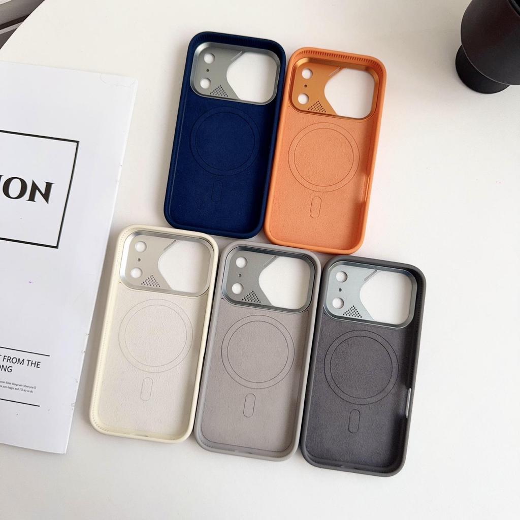 Магнитный противоскользящий чехол из жидкого силикона для iPhone 17 Pro Max с металлическим объективом