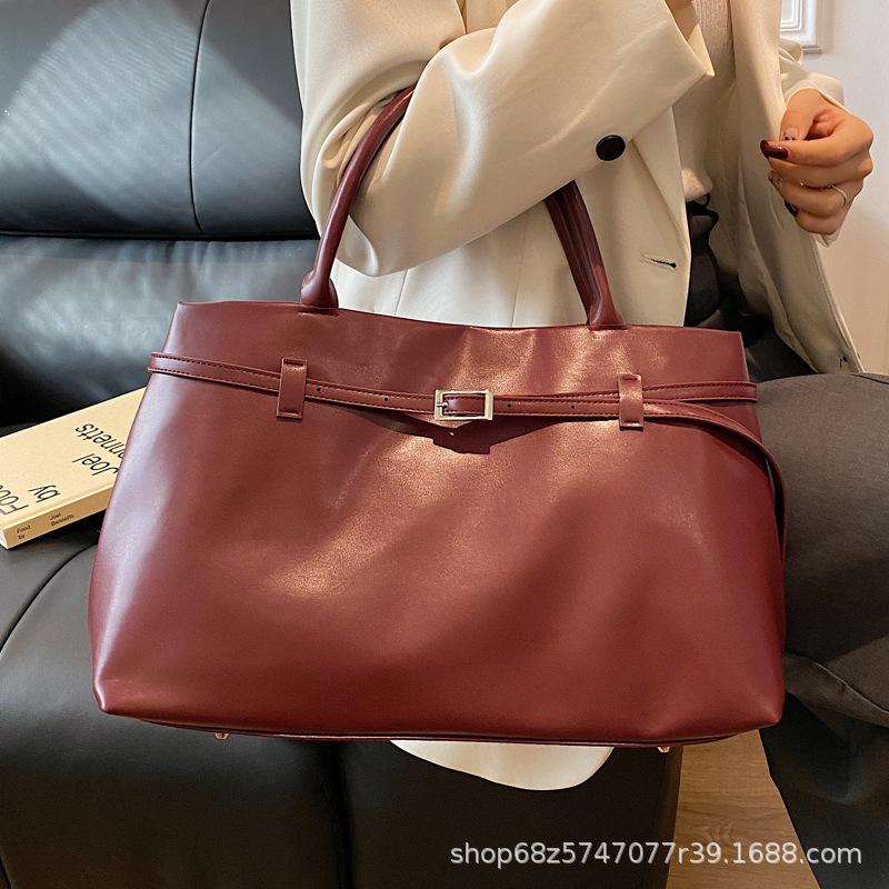 2025 зима новая корейская версия модная большая вместимость ручная модная повседневная сумка-тоут сумка через плечо ощущение большой сумки сумка под мышкой