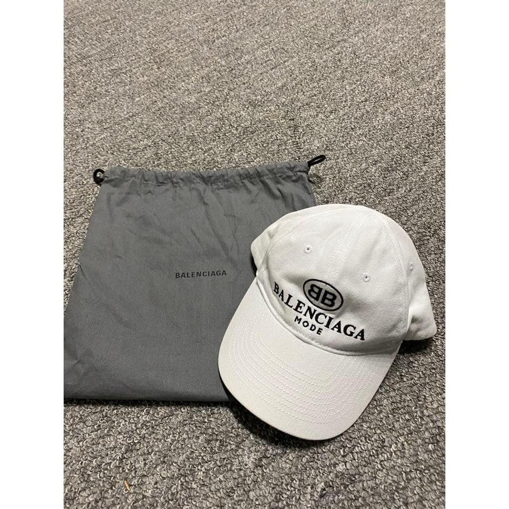 Б/у Бейсболка BALENCIAGA с сумкой для хранения