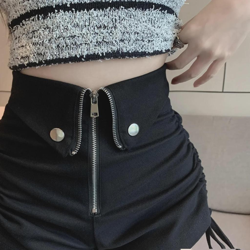 Черные шорты с высокой талией на кулиске - Женские А-силуэта суперкороткие шорты, Осень 2025 Нишевый дизайн