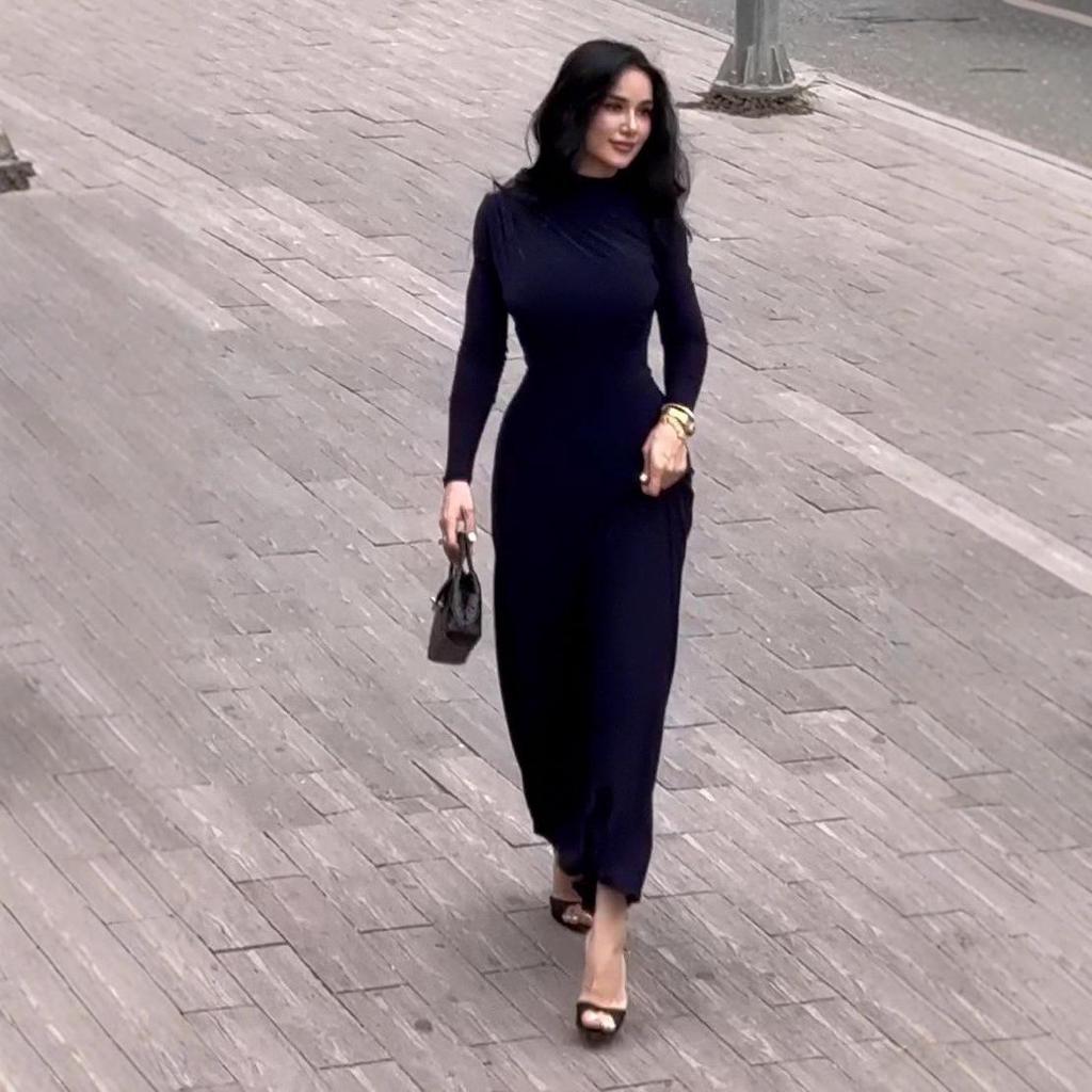 Элегантное осеннее платье 2025 года в европейском и американском стиле для женщин, с длинным рукавом, круглым вырезом и облегающим талию силуэтом