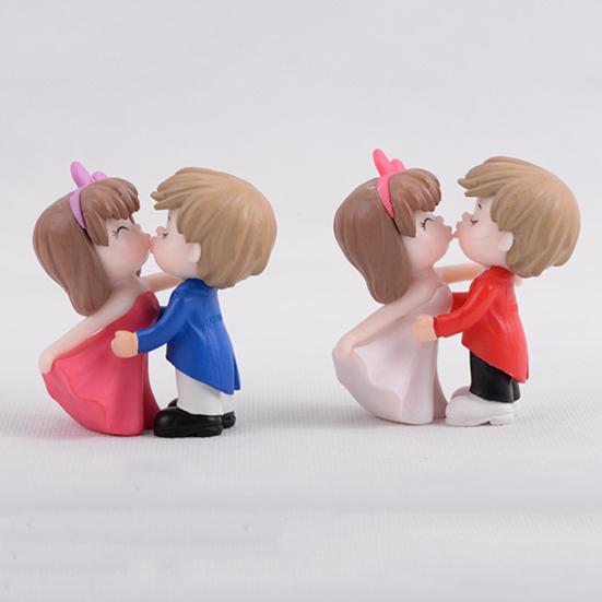 Resin Kissing Bride Groom Model Figurine Miniature Wedding Scenery Ornaments