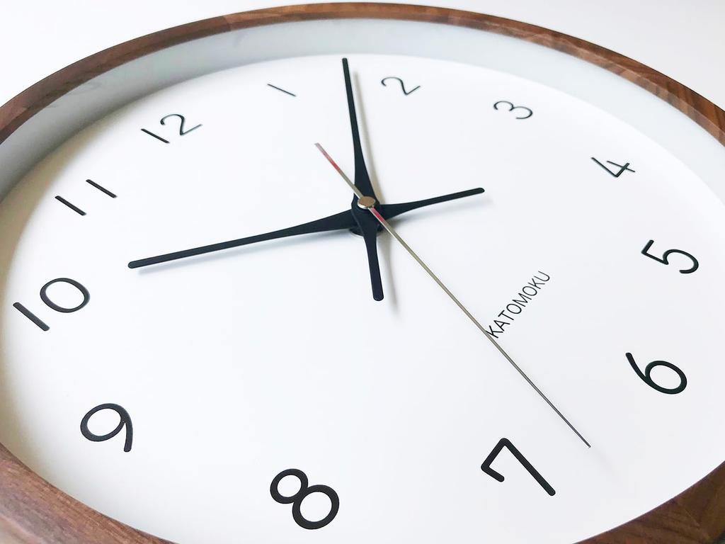 KATOMOKU muku clock 13 Настенные часы из ореха Плавная секундная стрелка Диаметр km-104WA 30,6 см (Кварцевые часы)