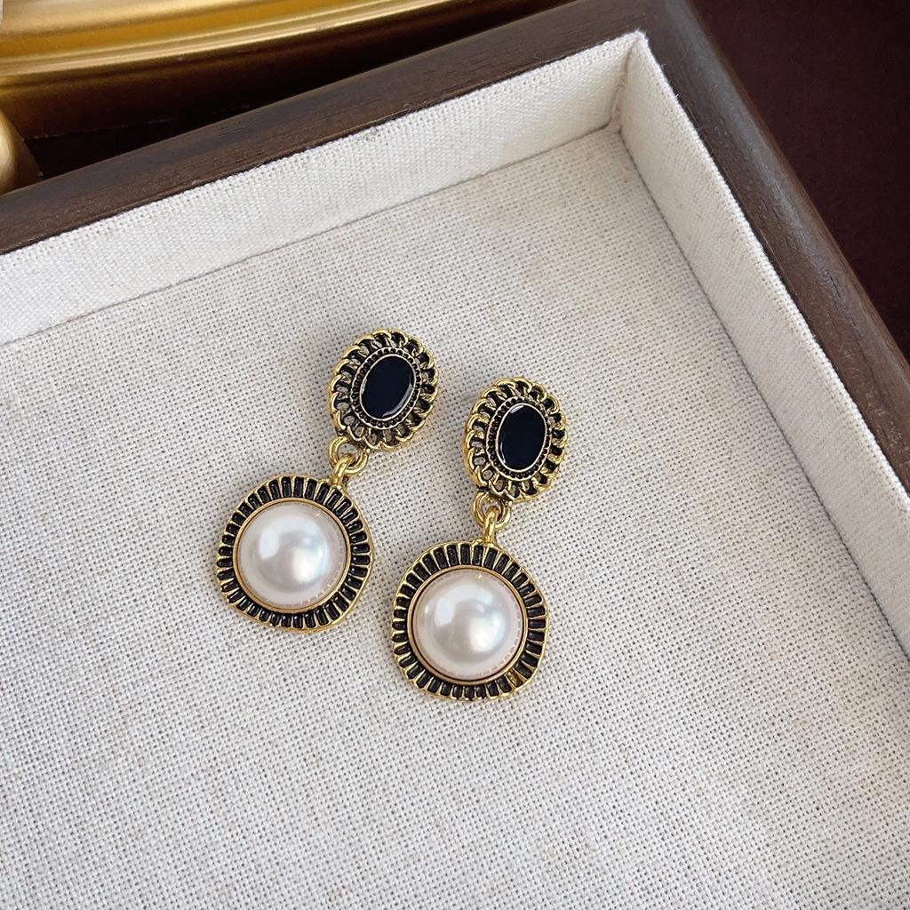 Винтажные геометрические серьги с жемчугом для женщин - Ретро стиль Гонконга, Легкая роскошь, Ощущение высокого класса