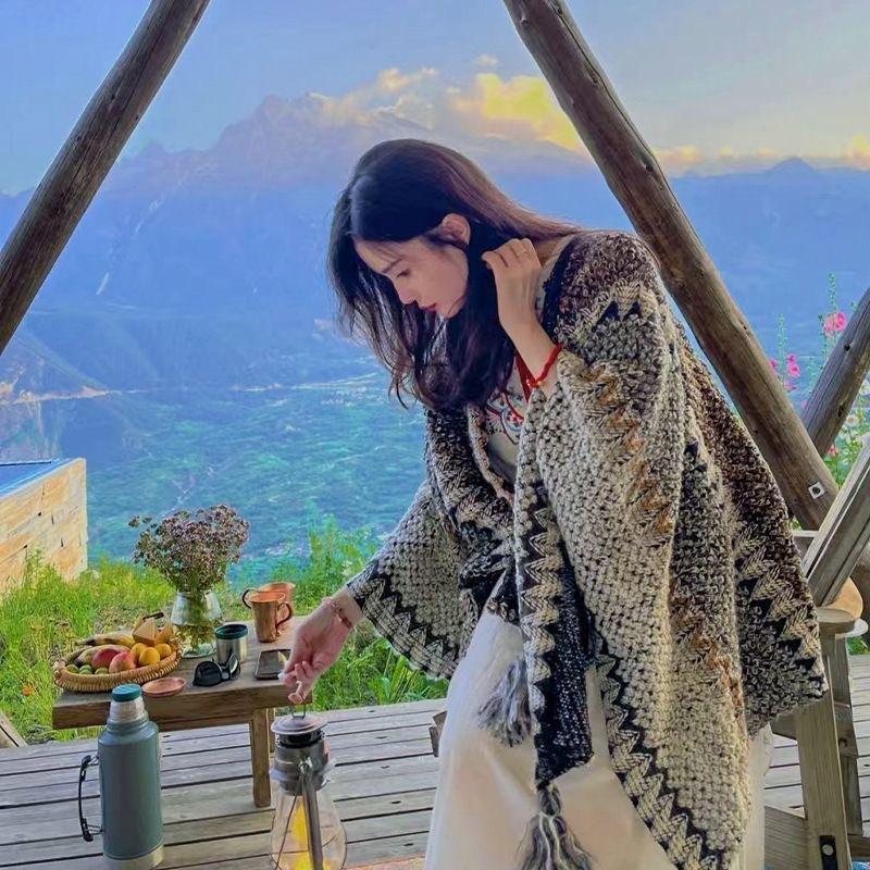Yunnan Lijiang Travel Outside with Knitted Shawl Retro Cape Cape Fringed Scarf Holiday Wear