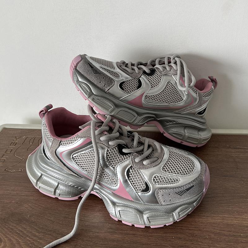 Демонстрация ног, маленьких и универсальных, папиных туфель на высокой платформе, женская новая весенняя модель 2025 года в гонконгском стиле, легкая и ретро-спортивная обувь