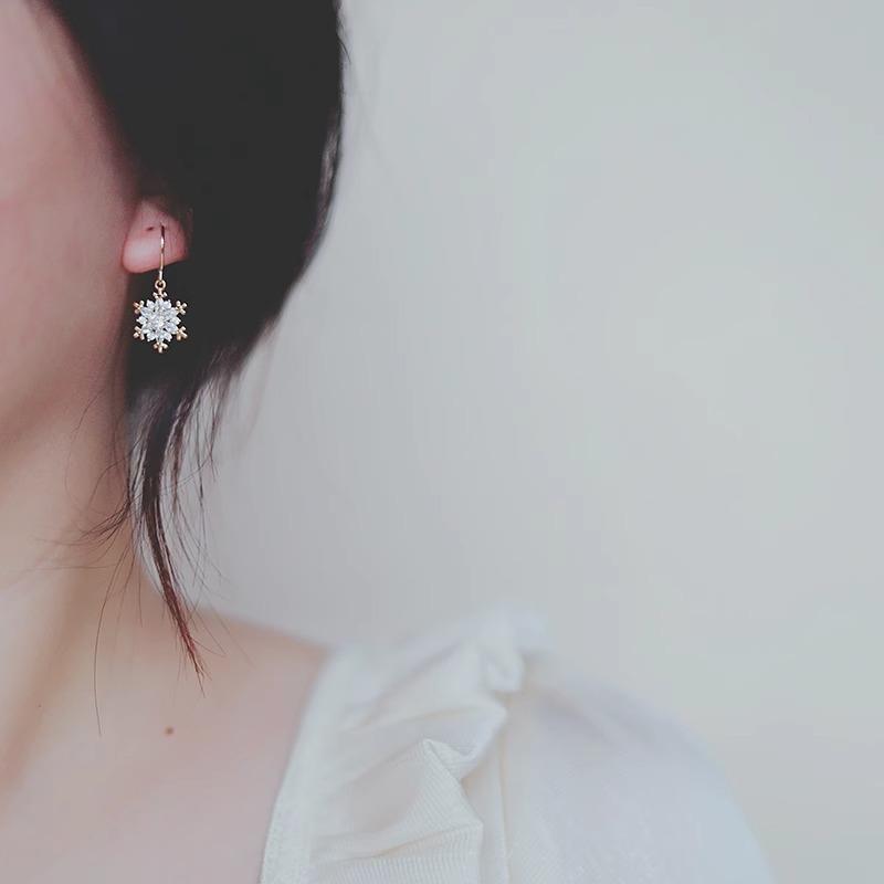 Серьги из розового золота со снежинками и циркониями, полностью инкрустированные бриллиантами, изысканные, нишевые, высококлассные, легкая роскошь, осенне-зимние, женские, 100% сочетаемые серьги