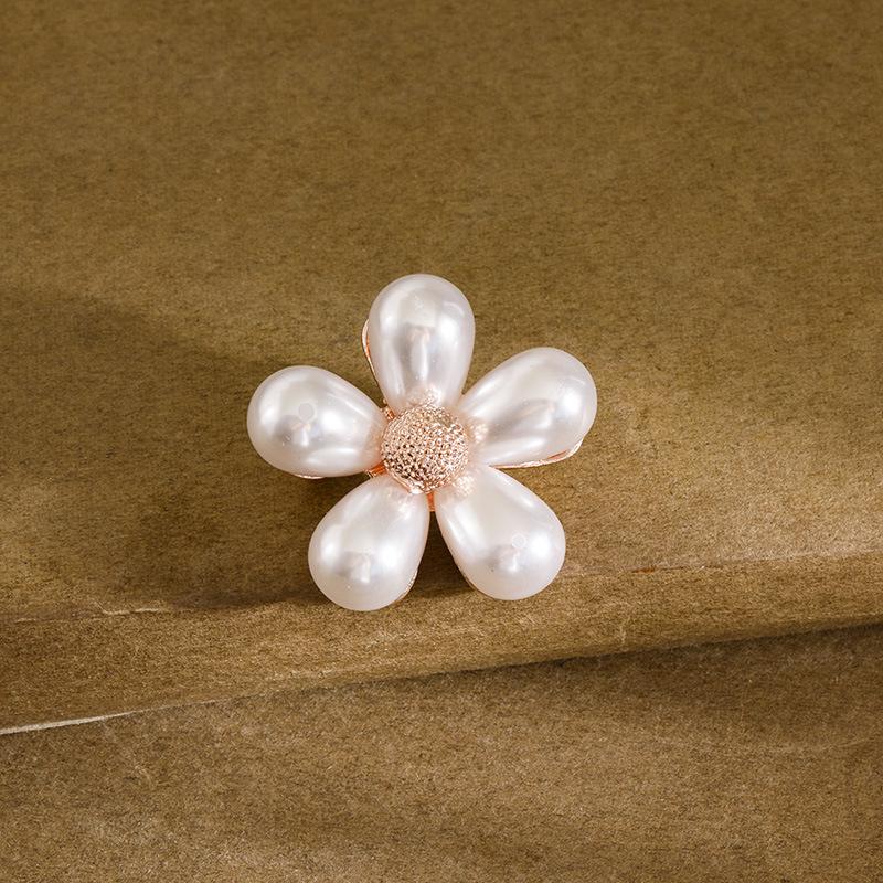 Luxury Pearl Petal Anti-Exposure Brooch
