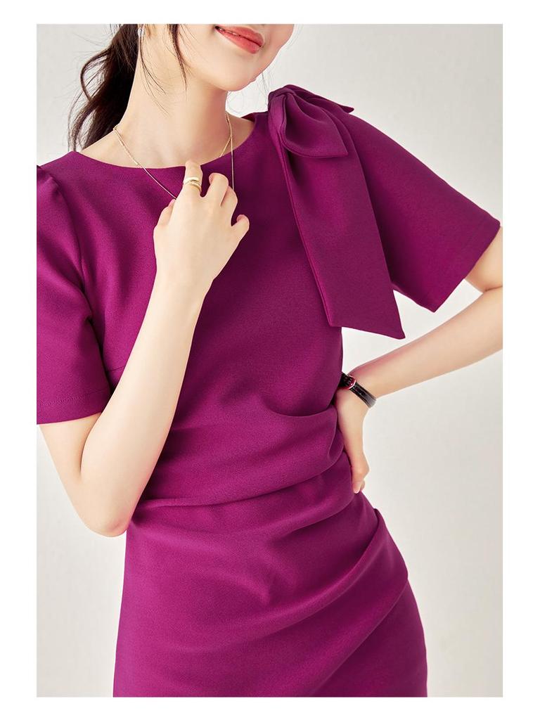 Элегантное платье с круглым вырезом, бантом и плиссировкой