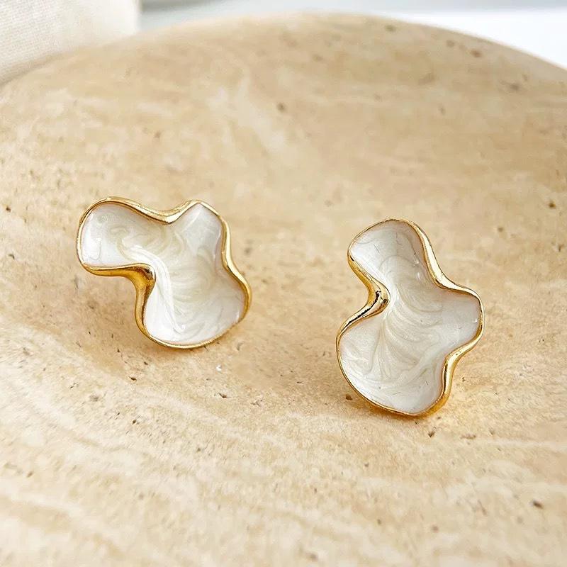 Chic Abstract Cloud White Stud Earrings for Women Trendy Casual Accessory