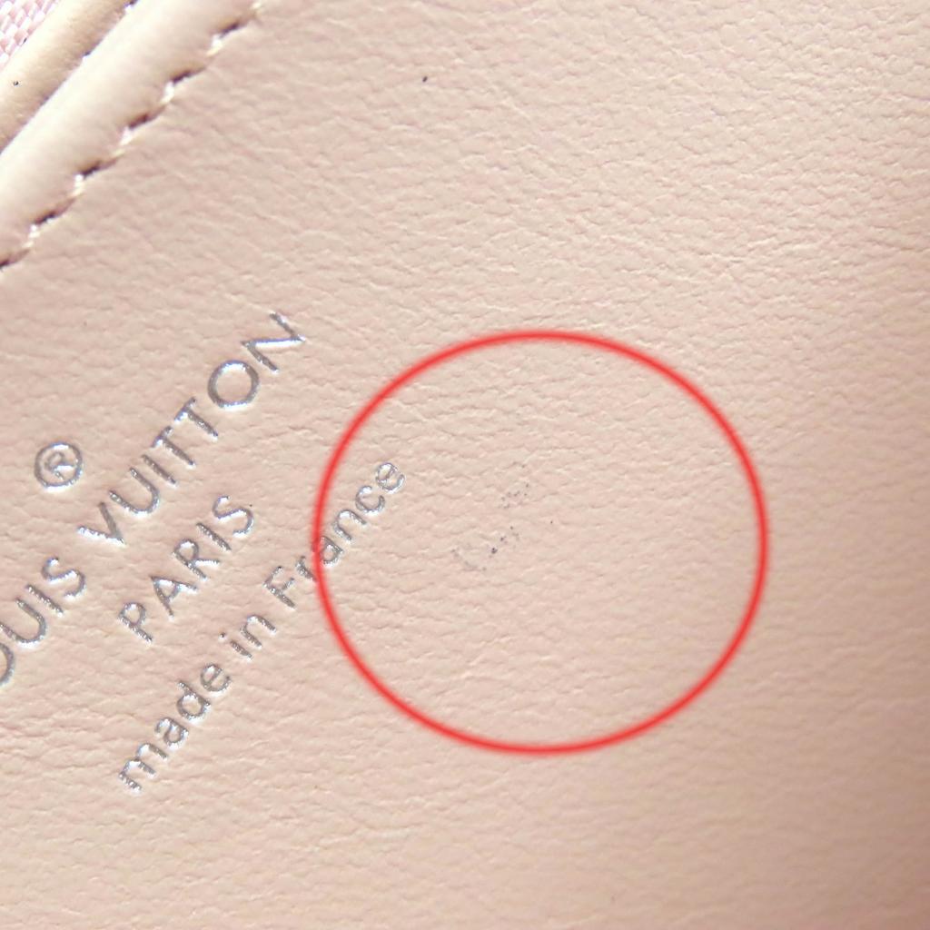 Pristine LOUIS VUITTON Purse Mahina Magnolia Women M61868 Used