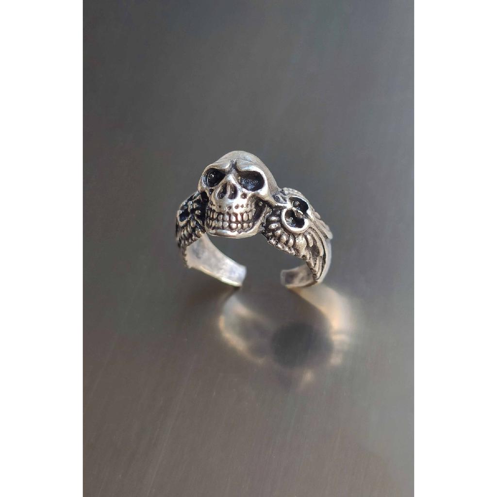 Черное регулируемое кольцо с черепом и скелетом