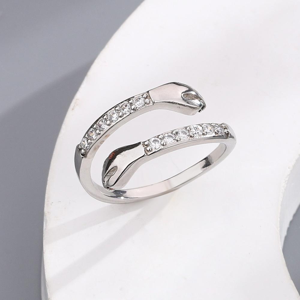 Full Of Diamonds, Hug The Ring With Both Hands, Trend Romantic, Simple Love, Row Of Diamonds, Personalized Love, Hug Ring Woman