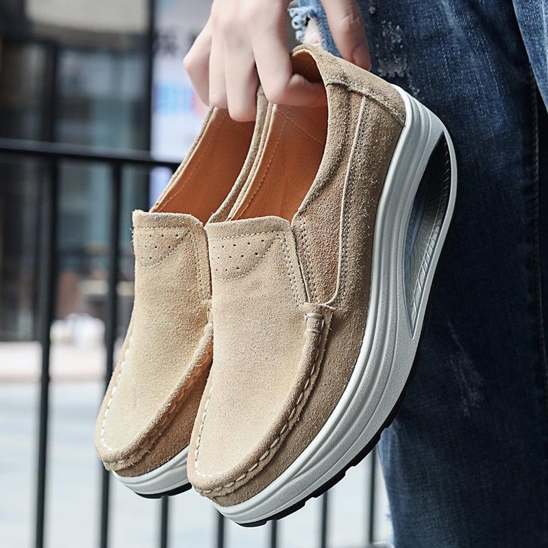 2025 весна и осень новая повседневная обувь женская кожаная обувь на одной подошве мягкая подошва удобная обувь для мамы танкетка платформа обувь маффины женская