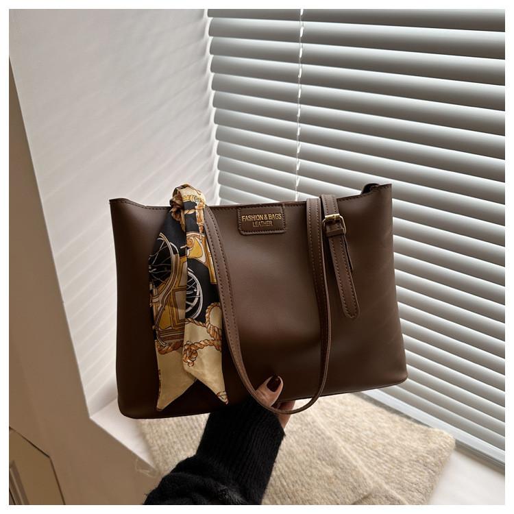 Stylish Large Capacity Tote Bag For Women In Chic Colors For Work And Daily Use