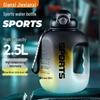 Спортивная бутылка для воды Giantex с устойчивостью к высоким температурам и встроенной трубочкой - Большой объем, портативная для мужчин и женщин