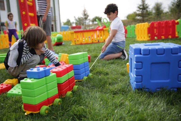small educational blocks on trolley King 40 pieces